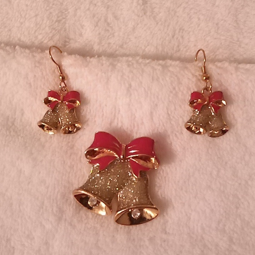 Avon Christmas Brooch and Earrings